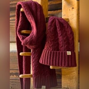 Nwt Women's Wantable Cable-knit Beanie/scarf Set In Burgandy